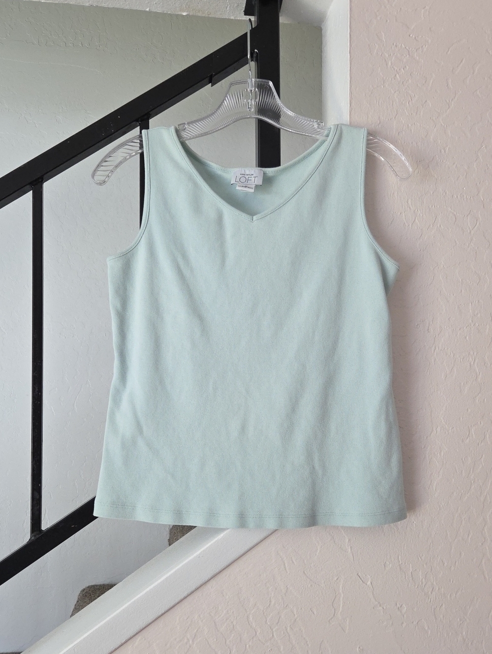 LOFT Mint Green V-Neck Sleeveless Tank Size M